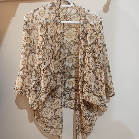 American eagle floral‎ cardigan xs-medium. Oversize fit sheer, VGUC - Picture 2 of 7